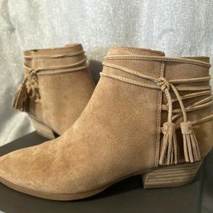 Vince Camuto Carlina Tan Suede Tassel Bootie Size 9